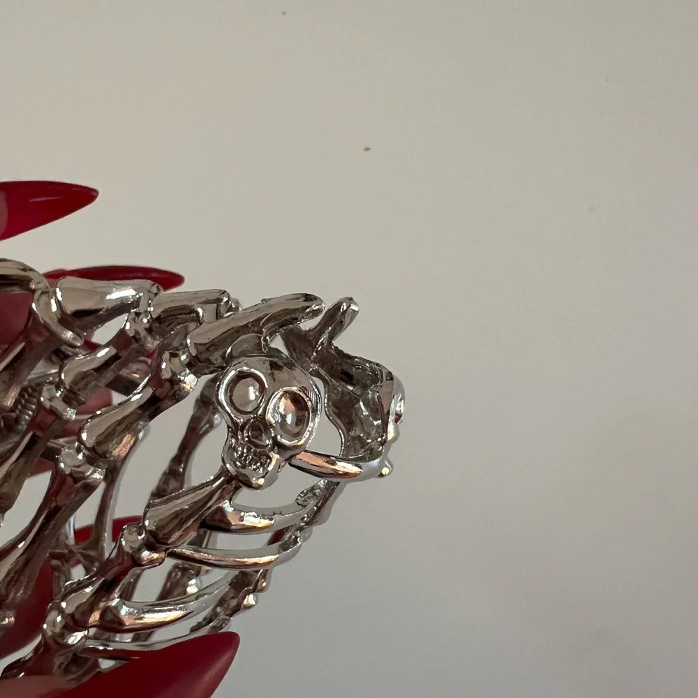 Silver Skeleton Hand Hair Clip - Picture 2 of 3